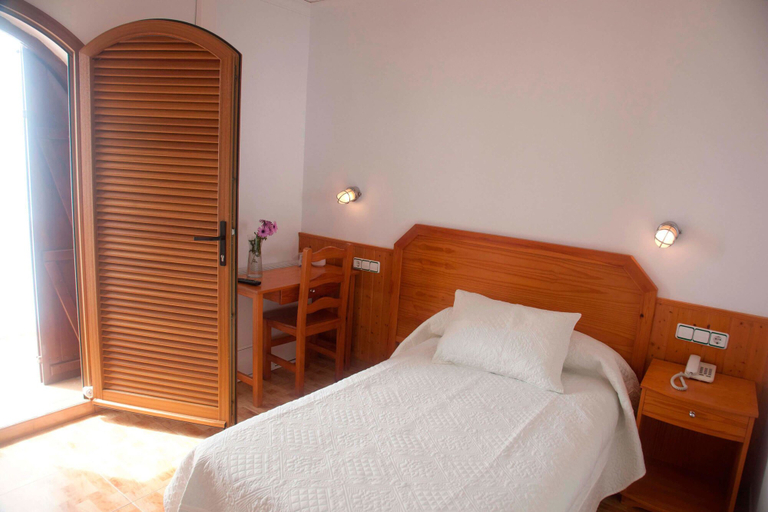 Bedroom 4, Hostal Mar de Frente, Cádiz