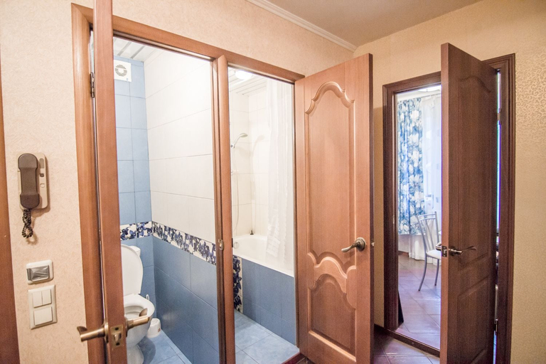 Bathroom 3, Funny Dolphins Apartments Kurskaya, Central