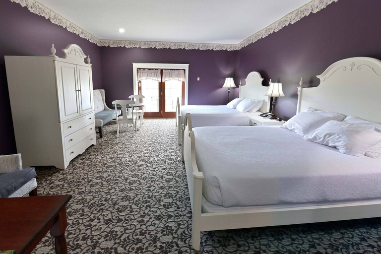 Bedroom 3, Carlisle Inn Sugarcreek, Tuscarawas