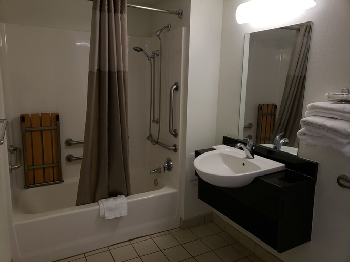 Bathroom 4, Super 8 By Wyndham Asheville Biltmore, Buncombe