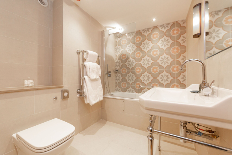 Bathroom 3, Old Cock Inn, Hertfordshire