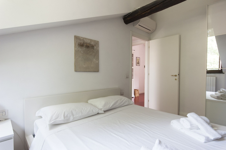 Room 2, Intimate Attic Flat near Politecnico University, Milano