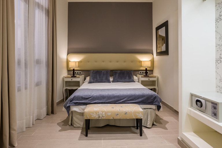Bedroom 3, Welldone Cathedral Suites, Sevilla