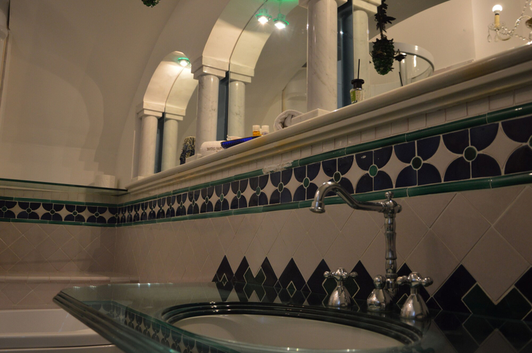 Bathroom 5, Hotel Santa Lucia, Salerno