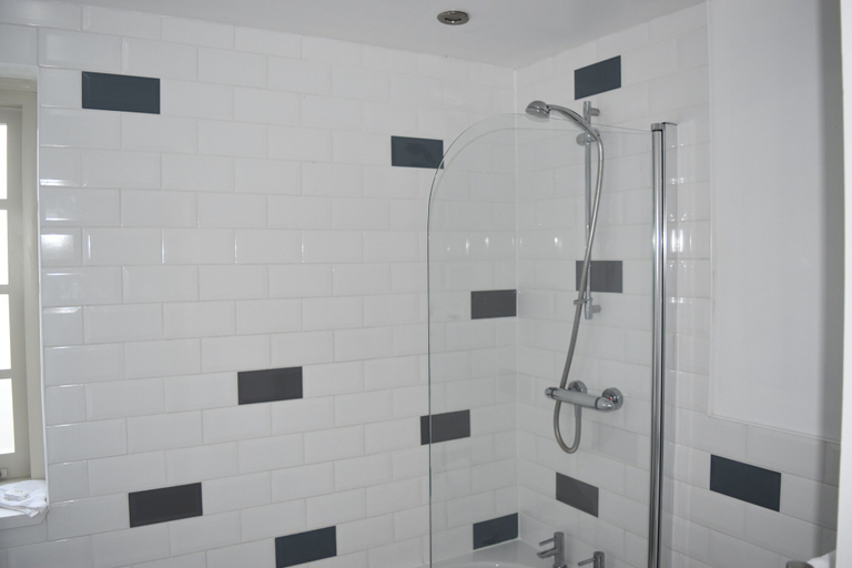 Bathroom 3, Three Horseshoes, Vale of Glamorgan