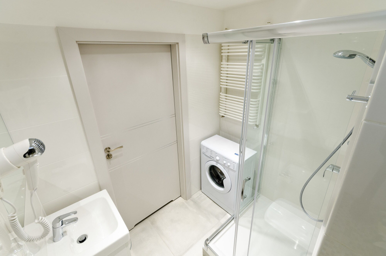 Bathroom 2, Aparthotel Apartments Wrocław, Środa Śląska