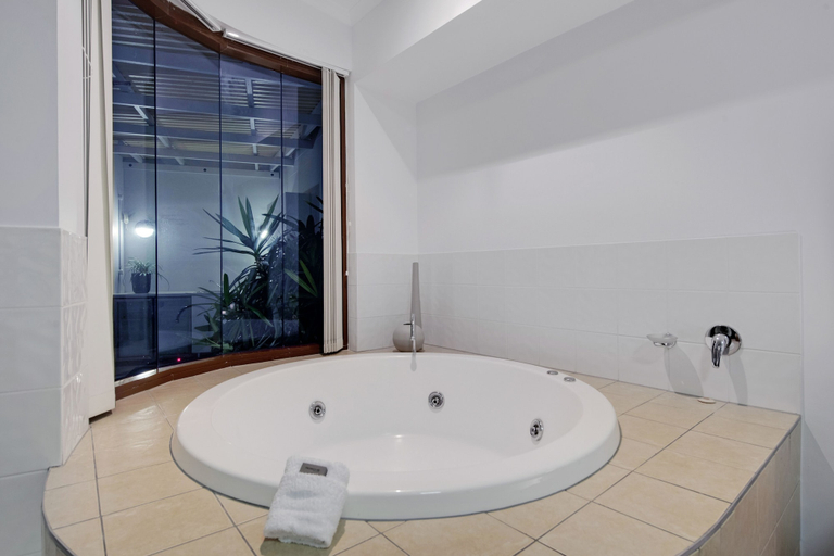 Bathroom 3, Savannah Penthouse, Gold Coast