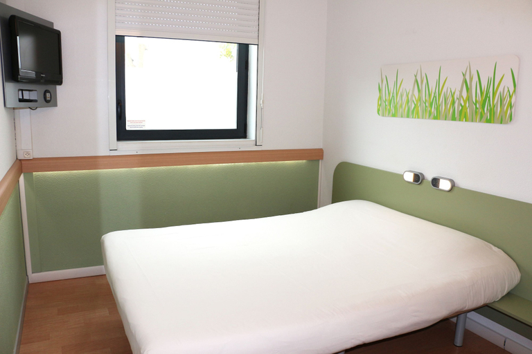 Bedroom 3, ibis budget Castelnaudary, Aude