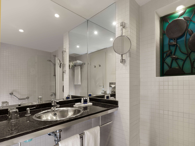 Bathroom 4, Park Plaza Budapest, Budapesti