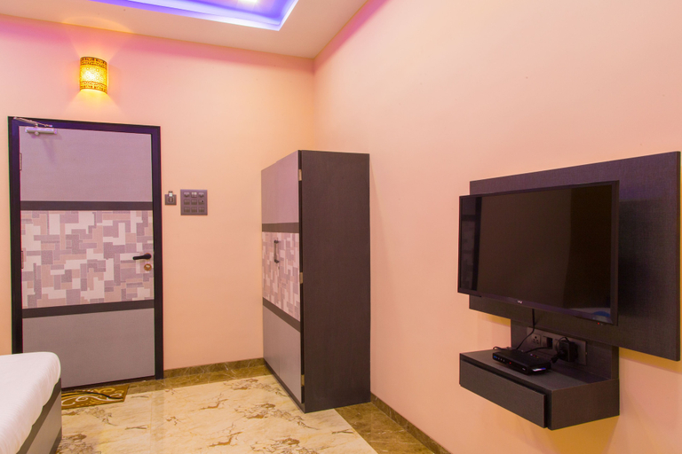Others 5, Hotel Tourister, Mumbai City