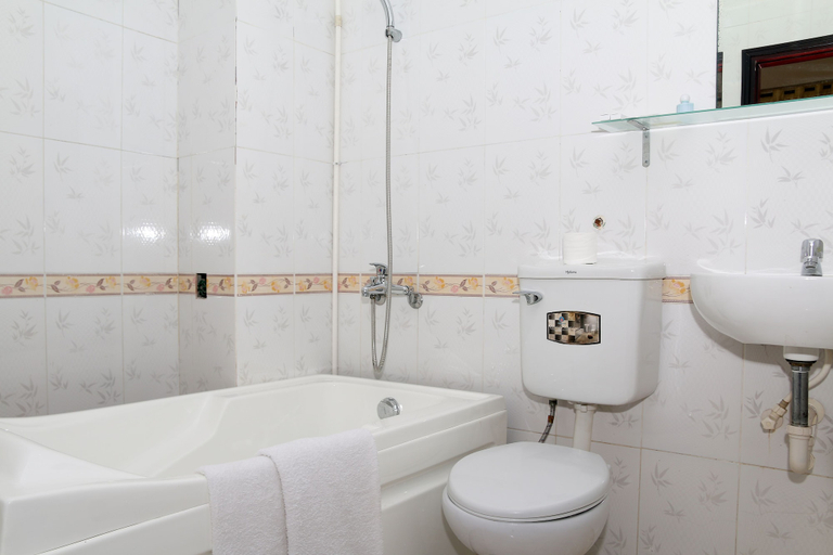 Bathroom 5, Hue Boutique Homestay, Huế