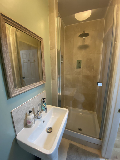 Bathroom 5, Hollybush Guest House, Oxfordshire
