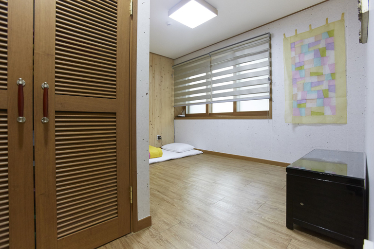 Bedroom 2, Go Woon Dang Hanok Guest House, Jongno