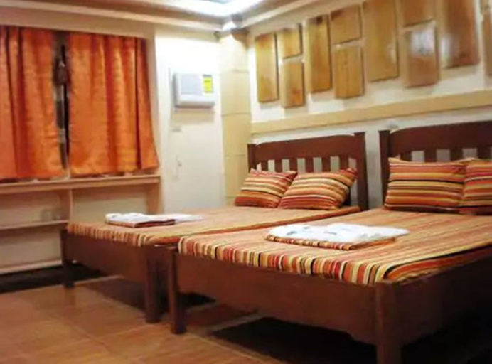 Bedroom 4, Apartelle de Francesca, Puerto Galera