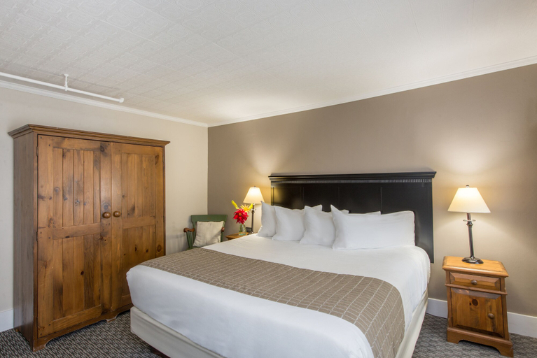Bedroom 3, Eagle Mountain House & Golf Club, Carroll