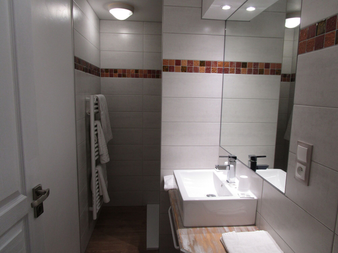 Bathroom 5, Hôtel La Marmotte, Vosges