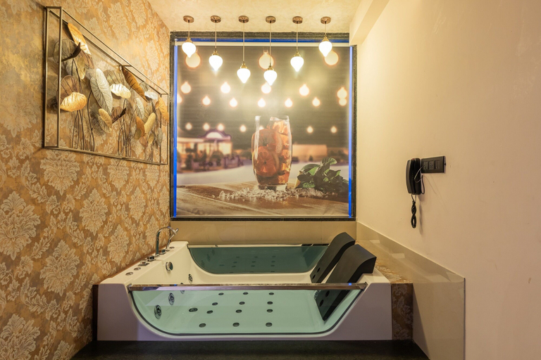 Bathroom 5, Skyline Resort & Convention Centre, Indore