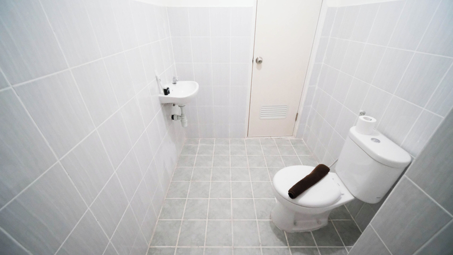 Bathroom 5, Best Choice And Homey 2Br At Puncak Dharmahusada Apartment, Surabaya