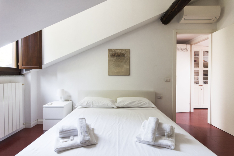 Room 5, Intimate Attic Flat near Politecnico University, Milano
