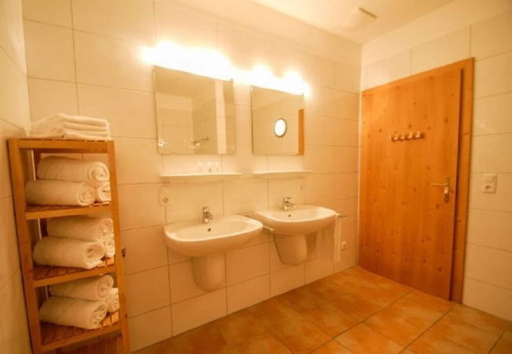 Bathroom 3, Penthouse All Seasons Lodge, Zell am See