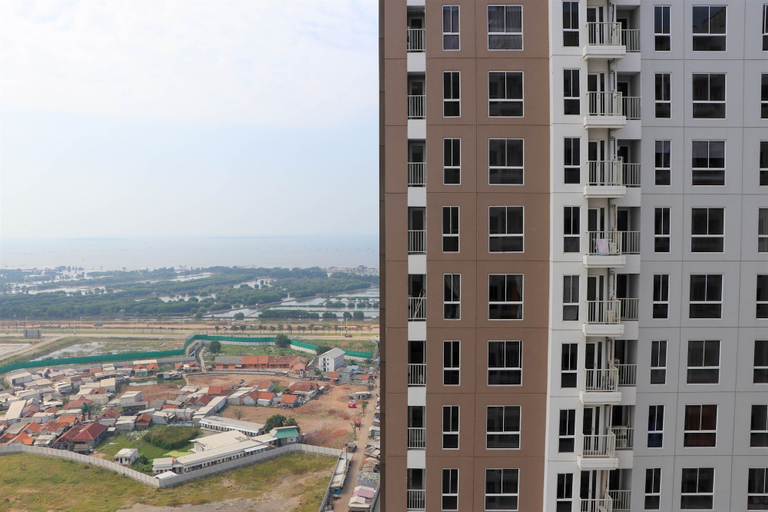 Exterior & Views 2, Restful And Cozy 2Br Tokyo Riverside Pik 2 Apartment, Tangerang