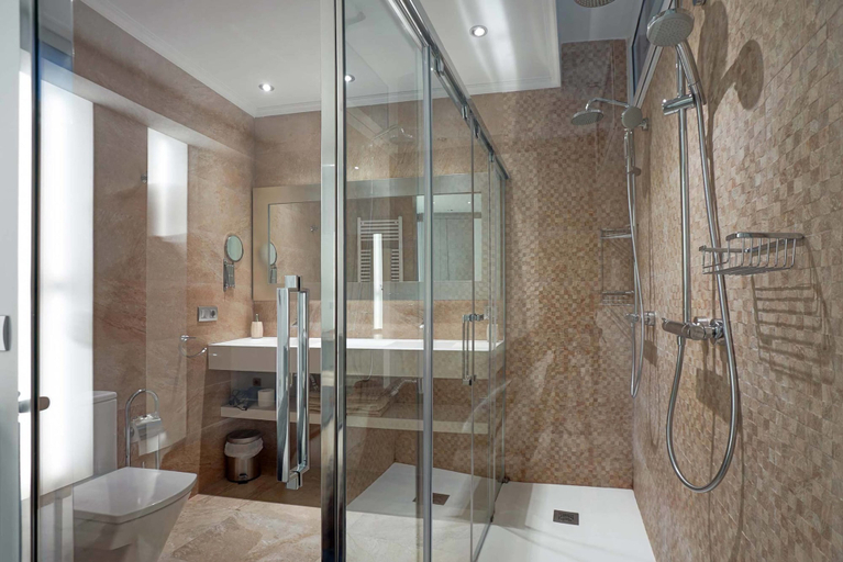 Bathroom 3, Apartamento Lagun Concha Beach, Guipúzcoa