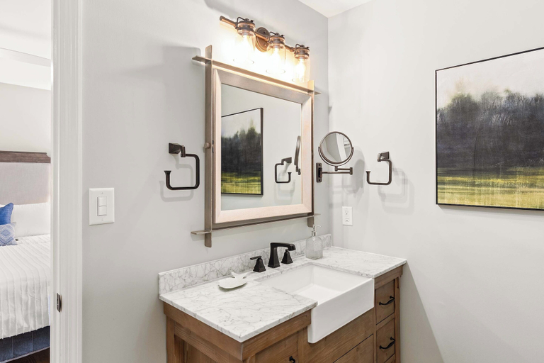 Bathroom 3, Admirals Retreat, Baldwin