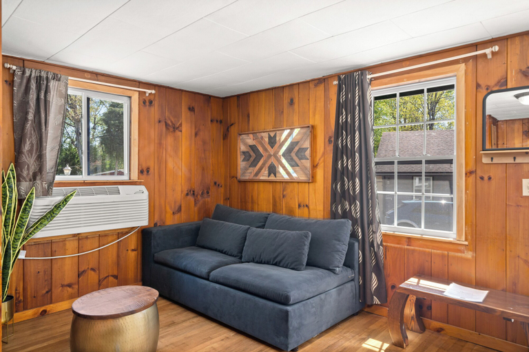 Others 5, CedarWood Inn, Henderson