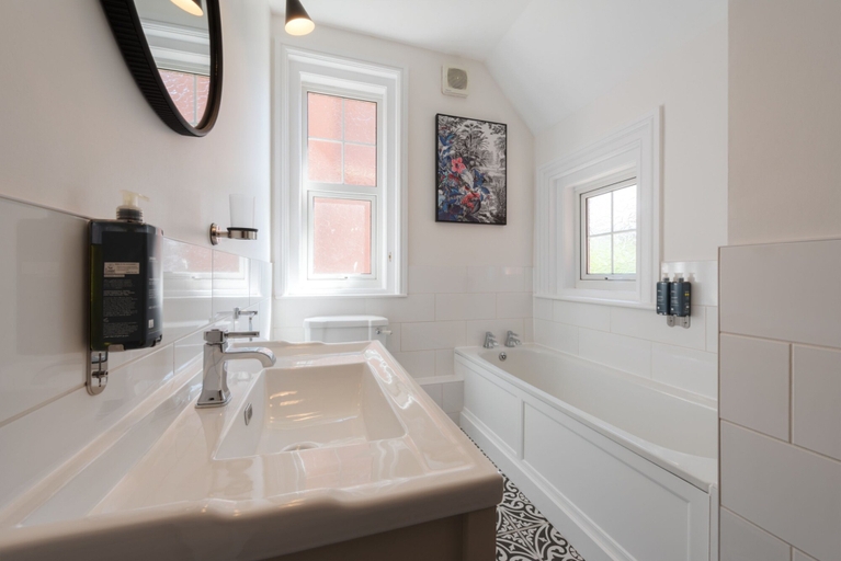 Bathroom 4, Florence Suite Hotel & Restaurant, Portsmouth
