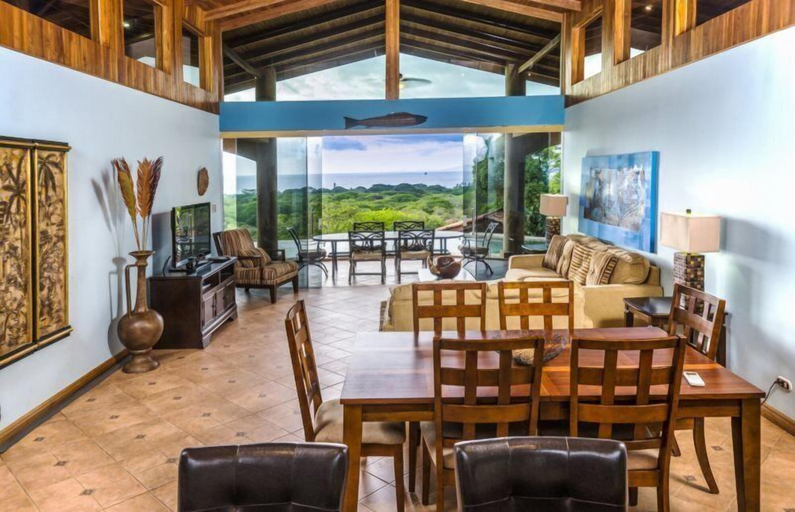 Food & Drinks, Casa Picapiedra, Carrillo