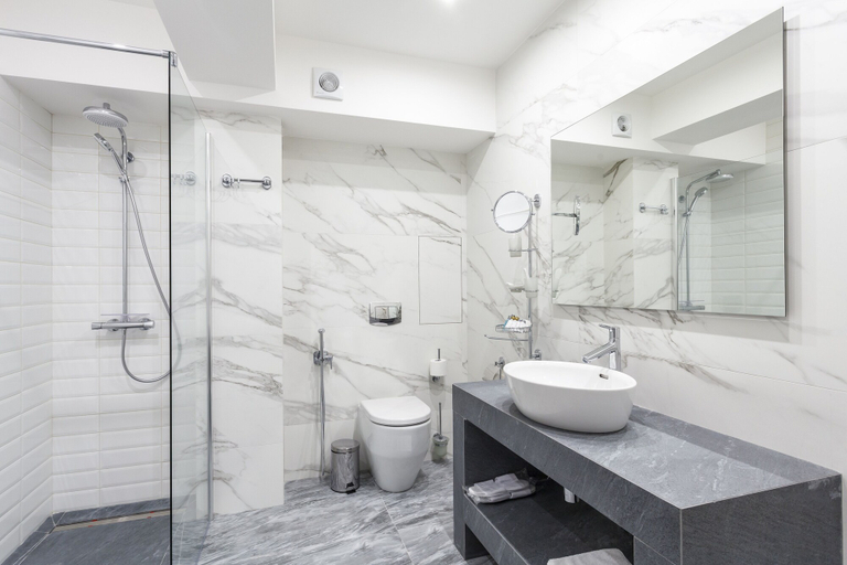 Bathroom 3, Medea Hotel, Central