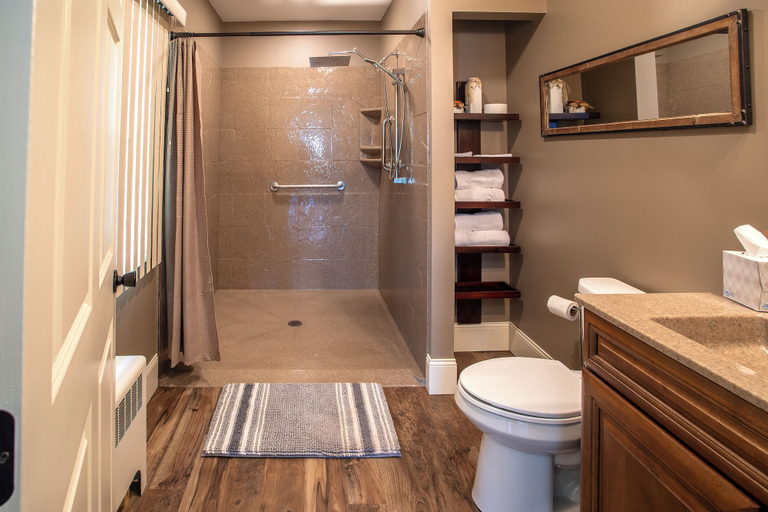 Bathroom 3, Big River Escape Grandview Manse, Wabasha