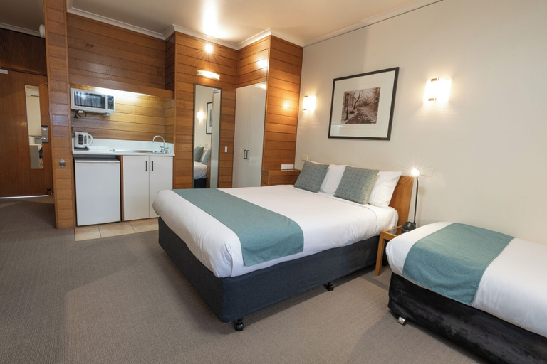 Bedroom 3, Sovereign Park Motor Inn, Ballarat  - Central