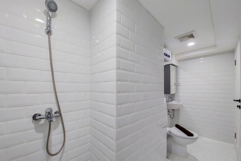 Bathroom 3, Spacious And Elegant 3Br Loft At Kingland Avenue Apartment, Tangerang
