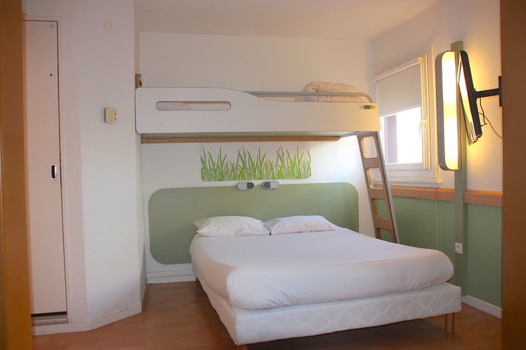 Bedroom 4, ibis budget Thonon les Bains, Haute-Savoie