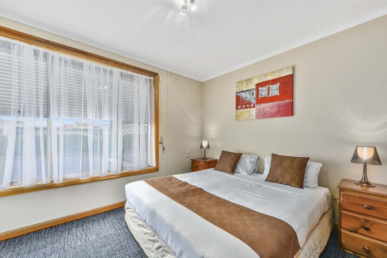 Bedroom 4, Southgate Motel, Mount Gambier