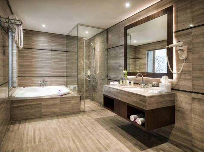 Bathroom 5, Bay La Sun Hotel & Marina