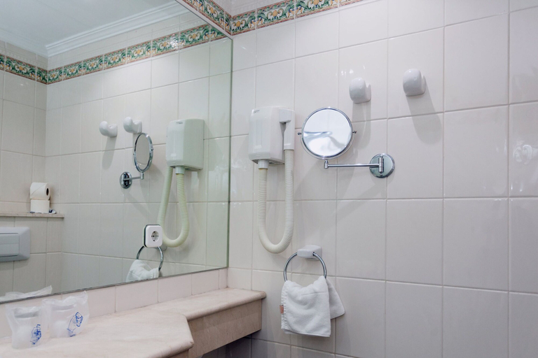 Bathroom 5, Hotel Obelisco, Baleares