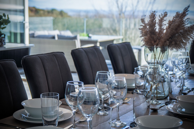 Food & Drinks 5, Sunrise - 5 Bedroom Home - Pendine, Carmarthenshire