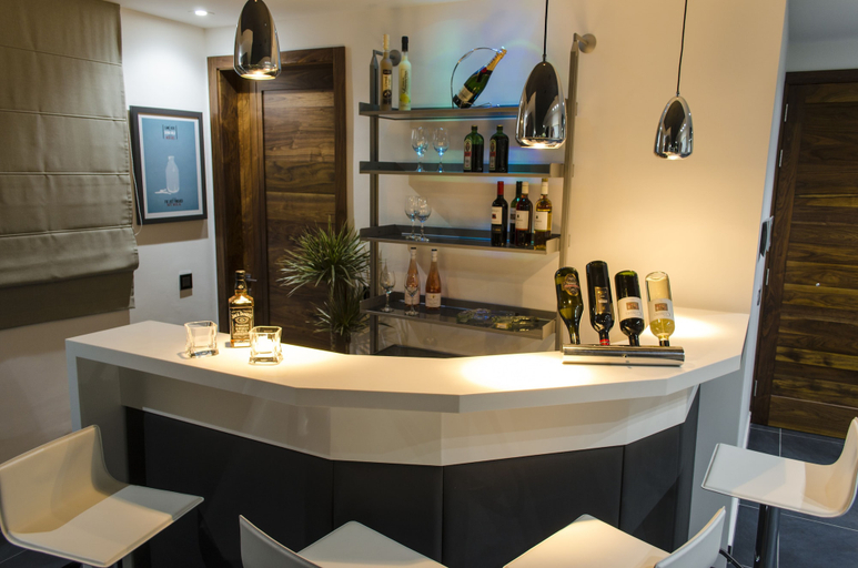 Food & Drinks 4, Paramount Bay Penthouse