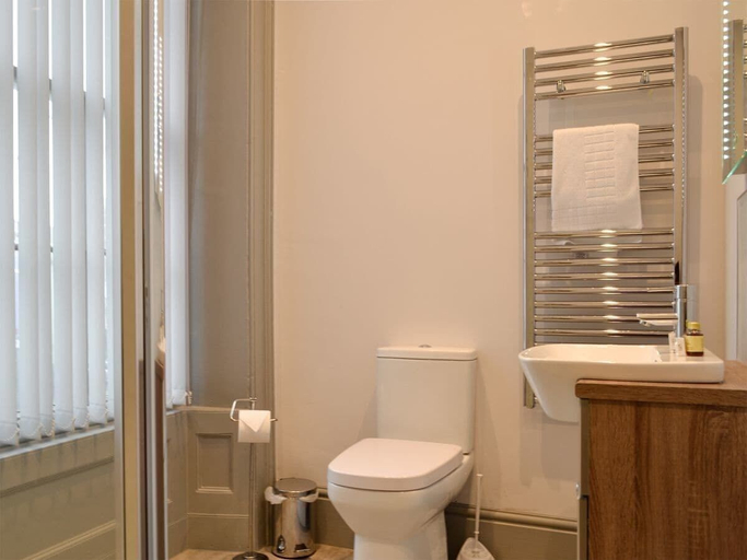 Bathroom 3, The Four Seasons Hotel, Ceredigion