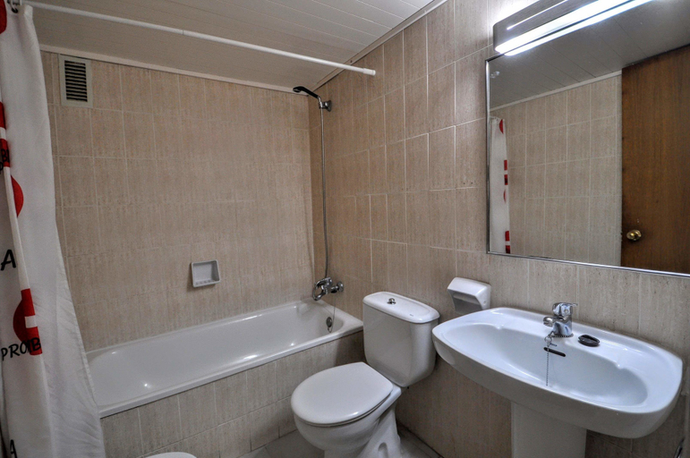 Bathroom 4, Lloretholiday Los Fresnos, Girona
