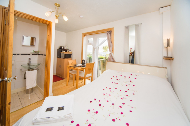 Bedroom 3, Netherleigh, Devon