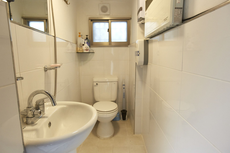 Bathroom 3, Go Woon Dang Hanok Guest House, Jongno