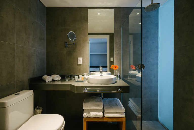 Bathroom 5, Own Montevideo, Montevideo