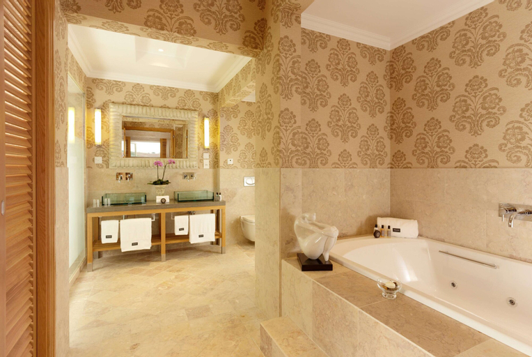Bathroom 22