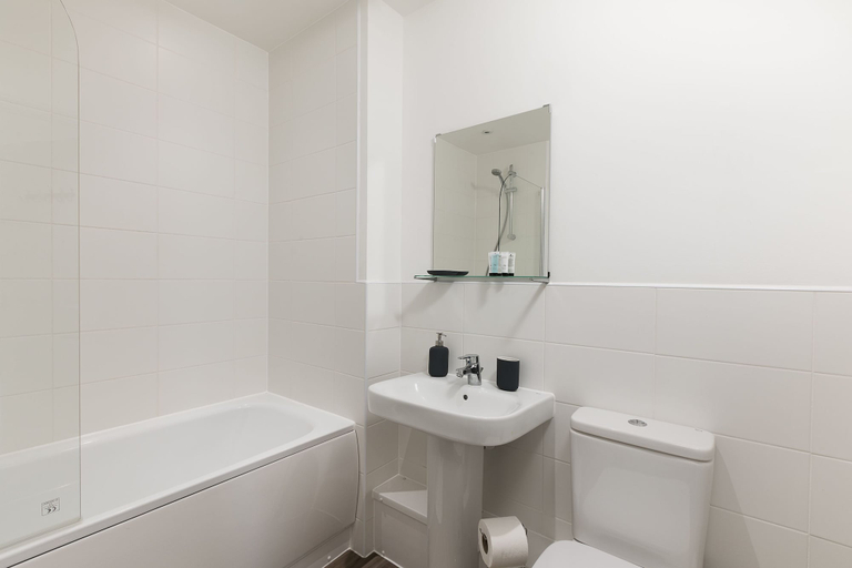 Bathroom 4, Hertford Serviced Apartments, Hertfordshire