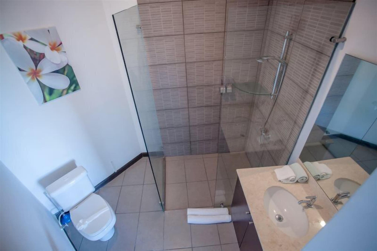Bathroom, El Cubil 8, Carrillo