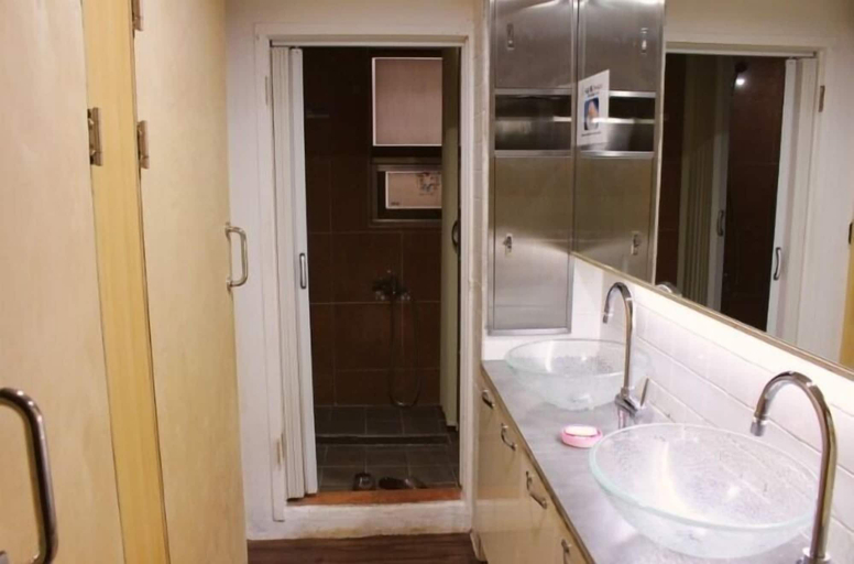 Bathroom 4, The Style Capsule Guesthouse - Hostel, Buk