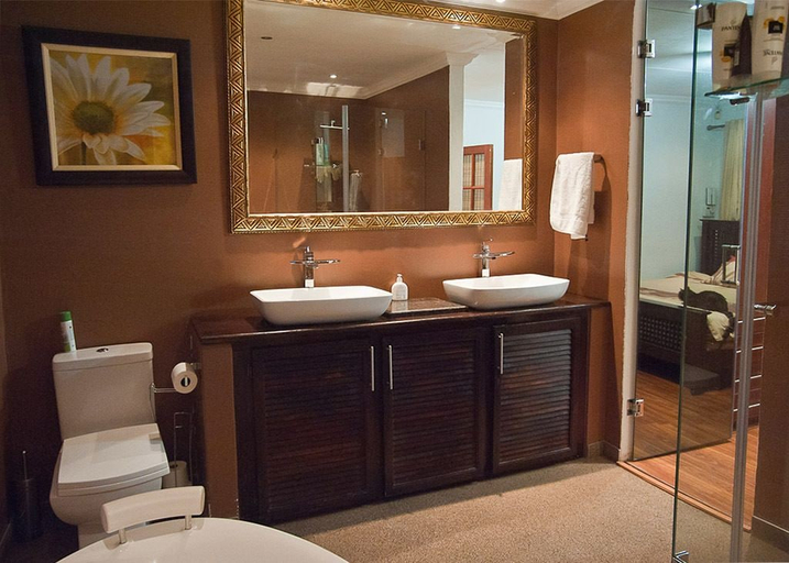 Bathroom 4, Paulshof Guesthouse, City of Johannesburg